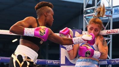 Nicola Adams controversially stops opponent in third minute of two-minute round