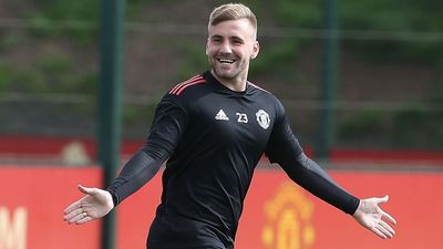 New Luke Shaw training picture makes accusations of being overweight look stupid