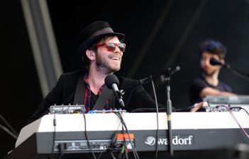 Gaz Coombes explains why Supergrass no longer perform “Alright” live