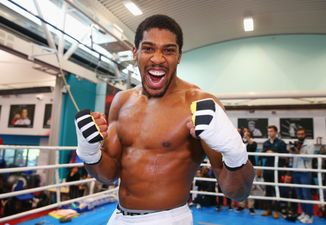 Anthony Joshua raises £10,000 for re-offenders charity