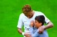 WATCH: Neymar makes young pitch-invader’s day as PSG get back to winning ways