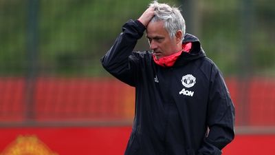 Jorge Mendes releases statement insisting José Mourinho is committed to Manchester United