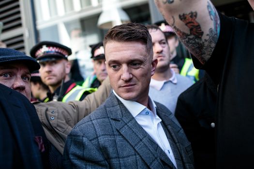 LONDON, ENGLAND - SEPTEMBER 27: Far-right figurehead Tommy Robinson, real name Stephen Yaxley-Lennon greets supporters outside the Old Bailey after his case was adjourned on September 27, 2018 in London, England. The Former English Defence League leader and British National Party member is facing a re-trial on charges of contempt. (Photo by Jack Taylor/Getty Images)