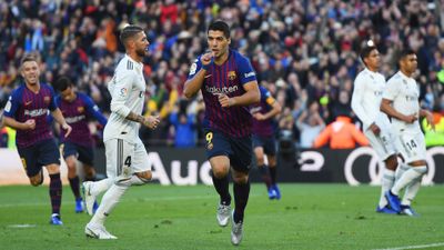 Luis Suarez hat-trick helps Barcelona to 5-1 win over Real Madrid