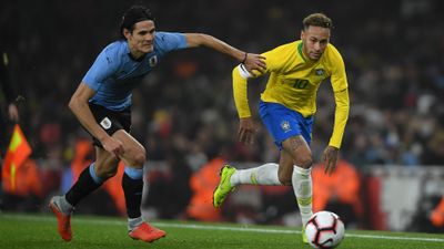 Edinson Cavani flattens PSG teammate Neymar with brutal tackle in international friendly