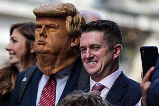 LONDON, ENGLAND - OCTOBER 23: Far-right figurehead Tommy Robinson, real name Stephen Yaxley-Lennon stands beside a man in a Donald Trump mask as he addresses supporters outside the Old Bailey on October 23, 2018 in London, England. The Former English Defence League leader and British National Party member is facing a re-trial on charges of contempt. (Photo by Jack Taylor/Getty Images)