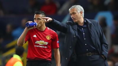 José Mourinho claims Alexis Sánchez has no desire to leave Manchester United