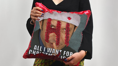 This cushion reveals Jeff Goldblum’s face with a Christmas message and you’re gonna want one