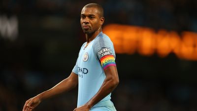 Fernandinho’s return sees Manchester City get back to winning ways