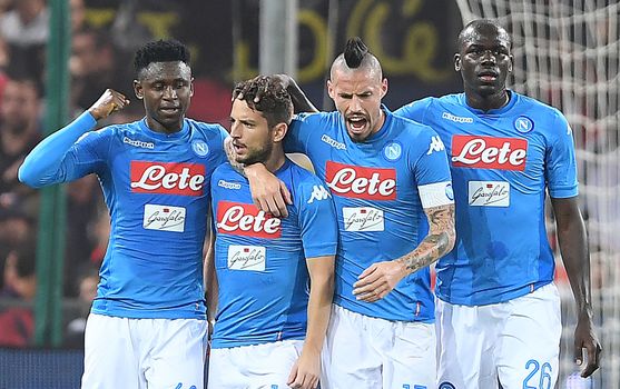 GENOA, ITALY - OCTOBER 25: Amadou Diawara,Marek Hamsik, Kalidou Koulibaly and Dries Mertens of SSC Napoli celebrate the 1-1 goal scored by Dries Mertens during the Serie A match between Genoa CFC and SSC Napoli at Stadio Luigi Ferraris on October 25, 2017 in Genoa, Italy. (Photo by Francesco Pecoraro/Getty Images)