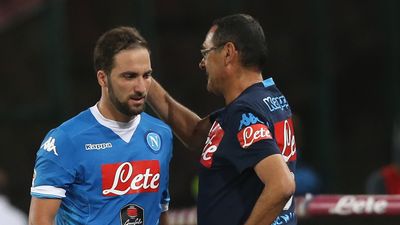 Gonzalo Higuain to reunite with Sarri after Chelsea and Juventus agree loan deal