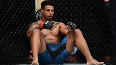 Controversial former NFL star Greg Hardy disqualified in UFC debut