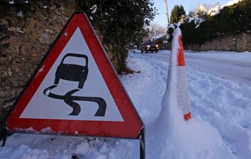 Severe ice warning issued ahead of -9C temperatures as ‘thundersnow’ bears down on Britain