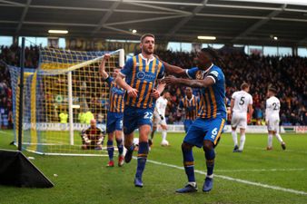 Shrewsbury player takes corner while reading note, and delivers perfect cross to his teammate to score