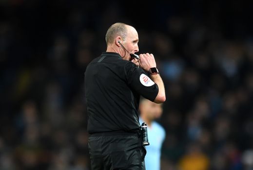 MANCHESTER, ENGLAND - FEBRUARY 10: Referee Mike Dean blows his whistle during the Premier League match between Manchester City and Chelsea FC at Etihad Stadium on February 10, 2019 in Manchester, United Kingdom. (Photo by Michael Regan/Getty Images)