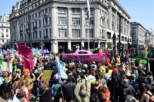 A boat is placed in the centre of the traffic junction as Environmental campaigners block Oxford Circus during a coordinated protest by the Extinction Rebellion group on April 15, 2019 in London, England. With demonstrations blocking a number of locations across the capital, the group aims to stop traffic for up to five days. (Photo by Leon Neal/Getty Images)