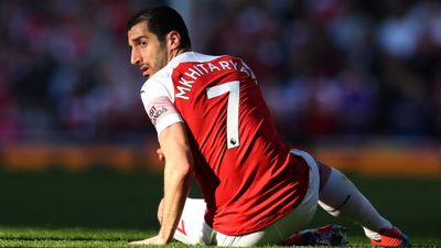 Police in Baku stop Arsenal fans wearing Henrikh Mkhitaryan jerseys