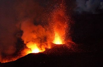 Spectacular images captured of lava jets during Mount Etna’s eruption