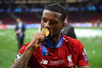 Gini Wijnaldum drops his phone off Liverpool tour bus, fans hand it back up