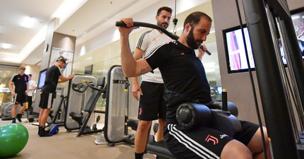 We need to talk about Gonzalo Higuain’s lat pulldown technique