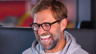 Jurgen Klopp plays board games against an Everton fan