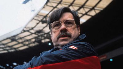 Watching Mike Bassett: England Manager for the first time