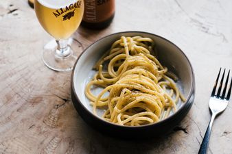 How to make cacio e pepe like a real Roman