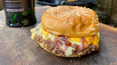 How to make the ultimate BBQ cheeseburger