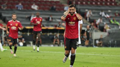 Bruno Fernandes penalty the difference as Man United go through to Europa League semi-finals