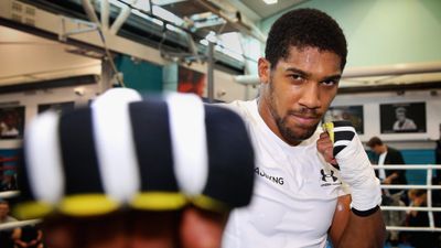 Anthony Joshua warns Tyson Fury he intends to “break his head”