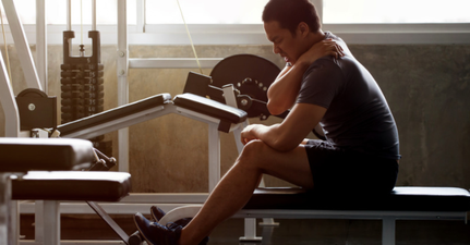 Experts say these are the signs you’re pushing too hard at the gym