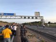 Cricket match breaks out on the M1 outside Luton during traffic jam