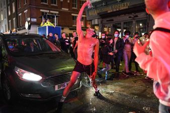 10pm pub curfew forces hundreds onto packed trains in London