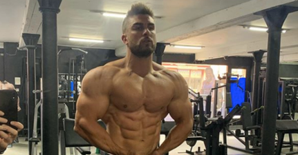 Top UK bodybuilder Ryan Terry shares his full abs workout online