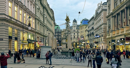 Massive police operation underway after gun attacks in Vienna