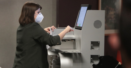 Vote counting stops in key US state as machine runs out of ink