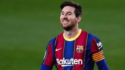 Lionel Messi to receive €33m loyalty bonus even if he leaves Barcelona on free transfer