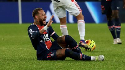 PSG receive “reassuring” results after first scan on Neymar injury