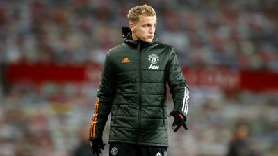 Donny Van de Beek urged to demand answers from Man United after ‘insulting’ sub