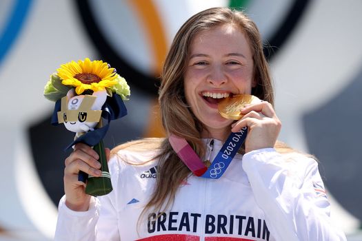 Charlotte Worthington wins gold in first women's freestyle BMX