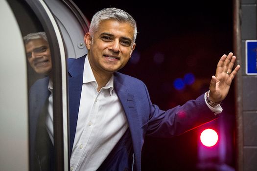 Sadiq Khan says not wearing a face mask should be a 'criminal offence'