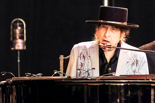 Bob Dylan accused of sexually assaulting a 12-year-old