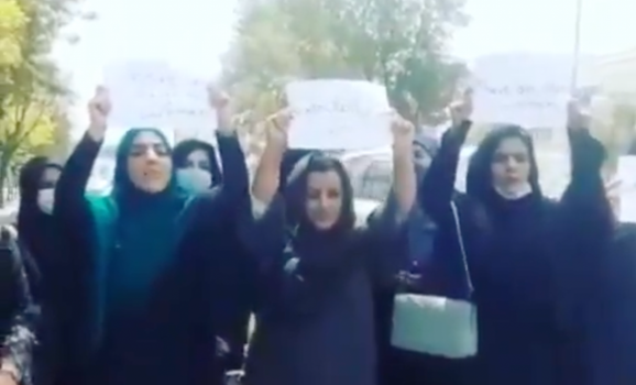 Afghan women protest against the Taliban