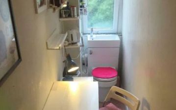 Landlord tries to rent out bathroom with a desk in as an ‘office space’