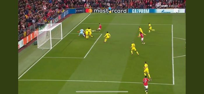 Fans convinced Man Utd goal should have been ruled out