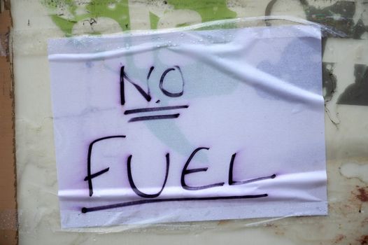 A sign saying no fuel