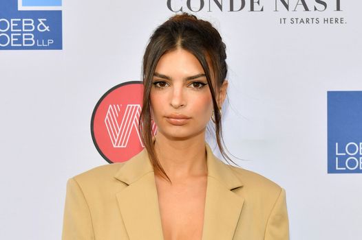 Emily Ratajkowski claims she was groped by Robin Thicke during shoot for Blurred Lines music video