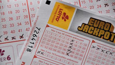 Aunt who paid for nephew’s winning lottery ticket demands he hand over cash