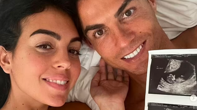 Cristiano Ronaldo announces his girlfriend is pregnant with twins