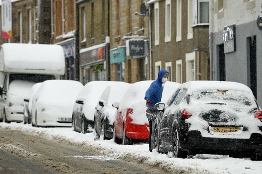 UK set for five days of snow and freezing temperatures